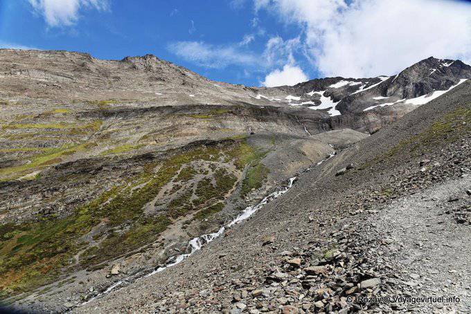 Tra il cielo e la morena Ushuaia, ghiacciaio Martial - Argentina