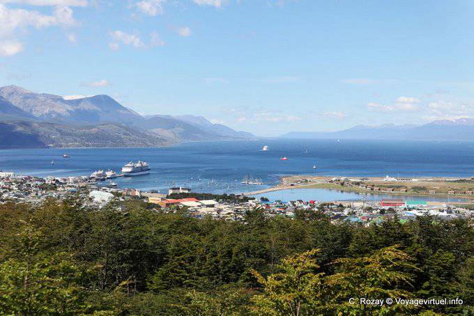 Veduta del porto di Ushuaia dalla strada del ghiacciaio Martial - Argentina
