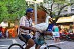 Ciclismo anatra, Peatonal Sarmiento, Mendoza, Argentina.
