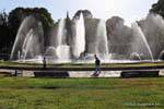 Fontana e getti d'acqua, Plaza Indipendenza, Mendoza, Argentina.