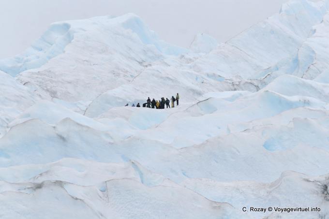 Gruppo di turisti in mini-trekking, Ghiacciaio Perito Moreno, El Calafate - Argentina