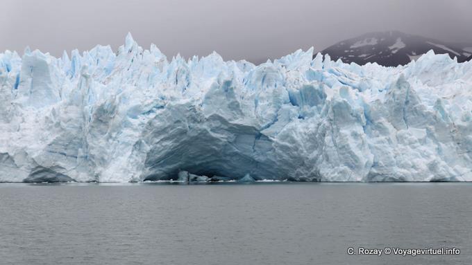 Ice grotto, Ghiacciaio Perito Moreno, El Calafate - Argentina