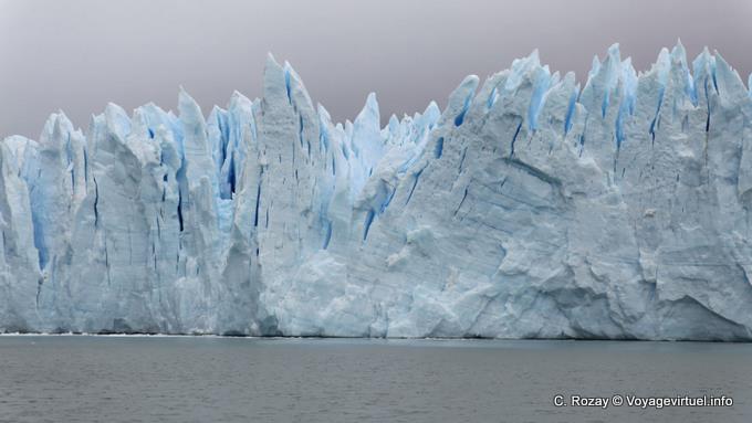 Paesaggio di glaciali picchi blu, Ghiacciaio Perito Moreno, El Calafate - Argentina