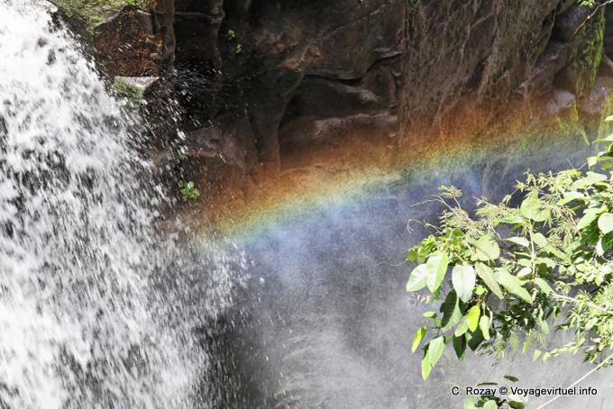 Arcobaleno cielo tra le rocce, Iguazu Falls - Argentina