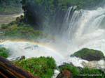 Doppio cielo arcobaleno nel cuore delle cascate, Iguazu Falls, Argentina.