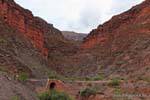 Stringendo il cappio sud di Salta Quebrada de las Conchas gola, Argentina.