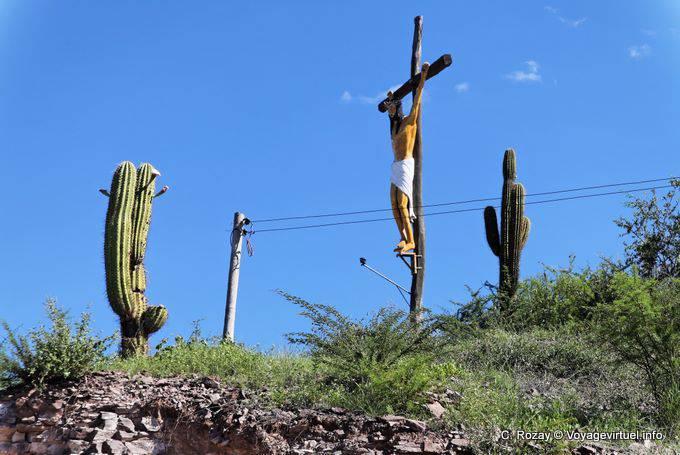 Crocifisso tra il cactus, San Agustin de Valle Fertile - Argentina