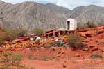 Piccolo santuario Difunta Correa, Ruta 40 tra Villa Unione e Chilecito, Argentina.