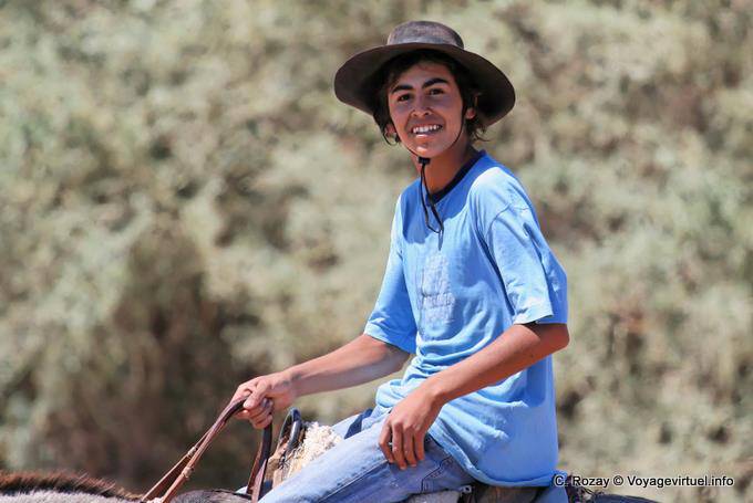 Giovane sorridente Gaucho, tra Chepes e San Juan - Argentina