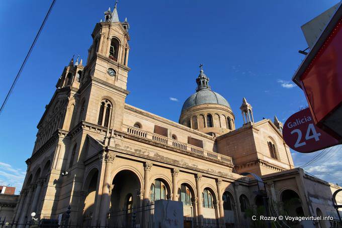 Imponente Catedral per giorno Rioja - Argentina