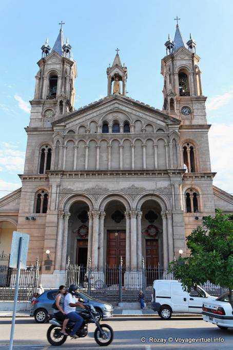Frente Catedral, santuario di San Nicolás de Bari, La Rioja - Argentina