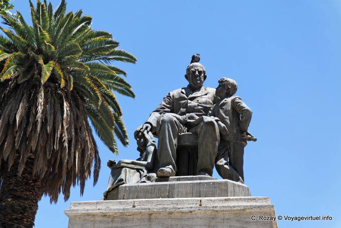 Monumento a Sarmiento, Plaza 25 de Mayo, San Juan - Argentina