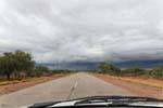 Cielo nero sulla strada, San Antonio, Argentina.
