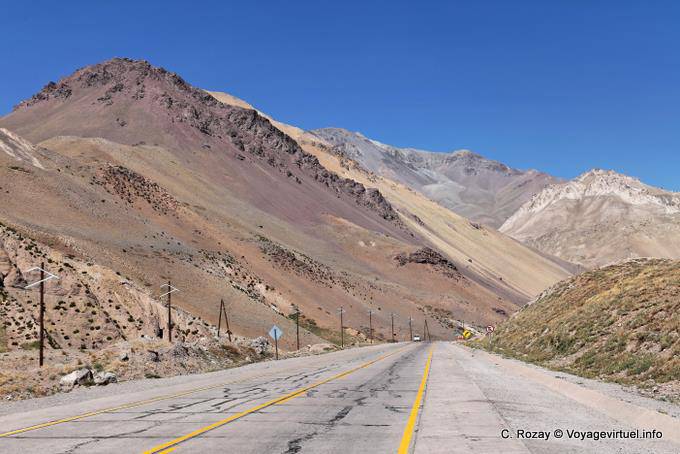 Montagne di diversi colori, Ruta 7 di Mendoza in Cile - Argentina