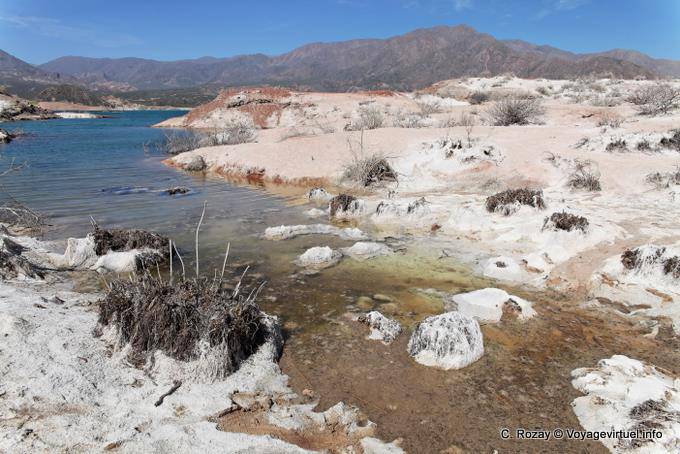 Banca del lago artificiale, Ruta 7 Lago Potrerillos - Argentina