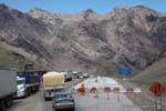 Opere e il flusso di camion, Argentina-Cile strada di confine dopo, Argentina.
