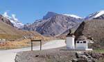 Monumento all'ingresso del Parco Aconcagua Ruta 7, Argentina.