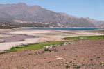 Il Rio Mendoza scorre nel bacino, Ruta 7 Lago Potrerillos, Argentina.