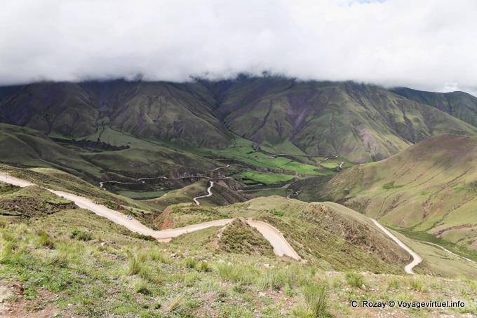 Punto di vista tra le nuvole, Cuesta del Obispo, Valle Encantada - Argentina
