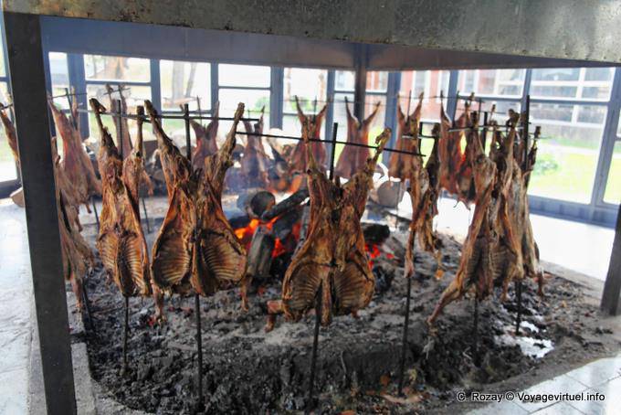 Forno per la cottura tradizionale pecore, Ushuaia - Argentina