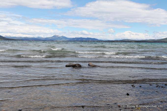 Onde sulla spiaggia, Ushuaia Lago Yehuin - Argentina