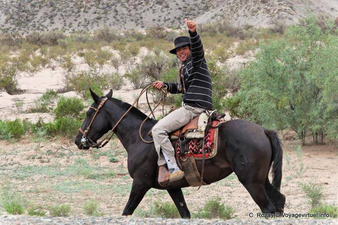 Ciao giovane gaucho, Ruta 40 dopo Chilecito - Argentina
