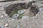 Tondo reliquia vivente con mortai, rovine Quilmes, Argentina.