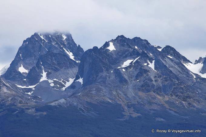 Vista di Montes Sampaio, Hoste Island in Cile, Parque Nacional Tierra del Fuego, Ushuaia - Argentina