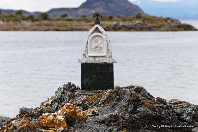 Terminale religiosa con Virgin, Bahia Lapataia, Parque Nacional Tierra del Fuego, Ushuaia - Argentina