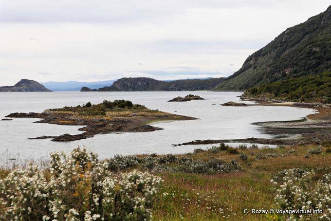 Vecchio Nunatak, Isla Redonda con Canale di Beagle in fondo, Ushuaia Tierra del Fuego Nazionale Parco Baia Lapataia - Argentina