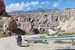 Bike in pista dopo la El Corte Ventisquero, Quebrada de las Flechas Valley Calchaquies, Ruta 40, Argentina.