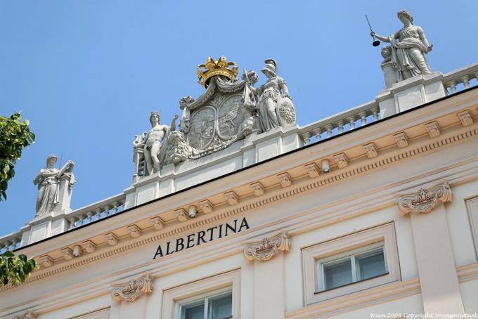 Albertina Fronton Palazzo dell'arciduca Albrecht - Vienna - Austria
