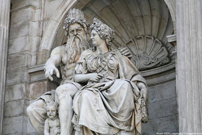 Albertina Platz Albrecht Oppure Fontana Danubius vicino - Vienna - Austria
