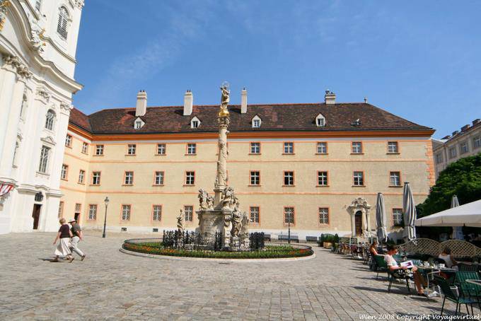 Jodok Fink Platz, colonna Piaristenkirche Maria Treu - Vienna - Austria