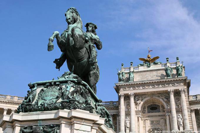 Neueburg statua principe Eugenio di Savoia Helden Platz - Vienna - Austria