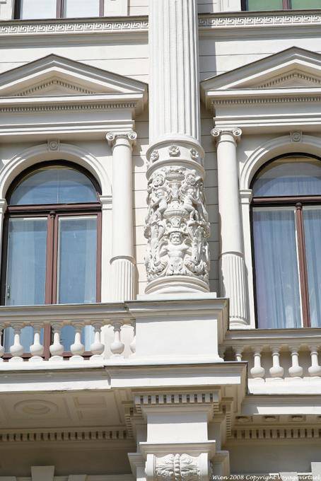 Reichsratstrasse particolare colonnato - Vienna - Austria