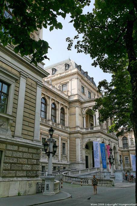 Universitas, vista laterale - Vienna - Austria