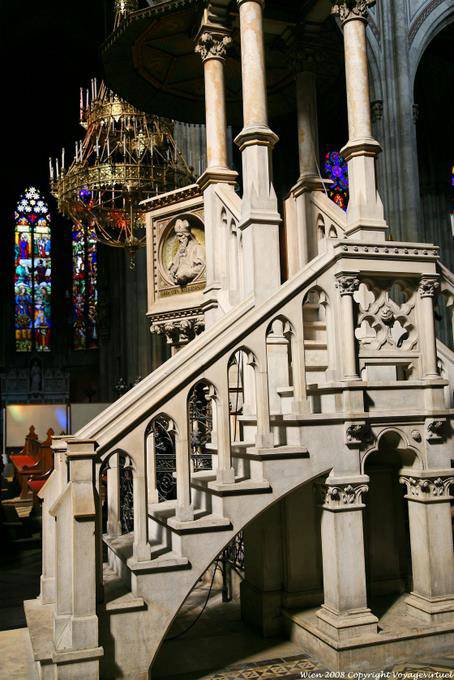 Chiesa Votiva, Pulpito, scale per il presidente - Vienna - Austria