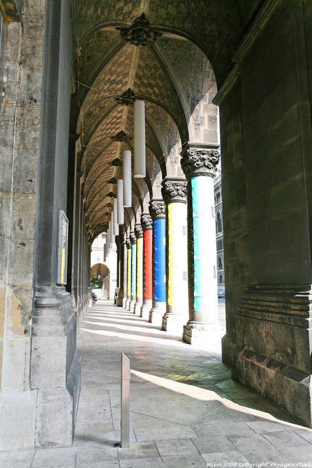 Wiener Rathaus, con altri portici colorati - Vienna - Austria