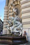 Michaeler Platz, Brunnen Macht zu See, in attesa, Vienna - Austria.