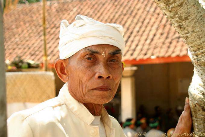 Bangli, ritratto di un sacerdote - Bali