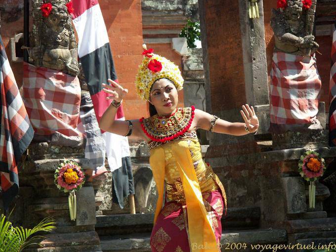 Finger gioca, danza balinese Kriss - Bali