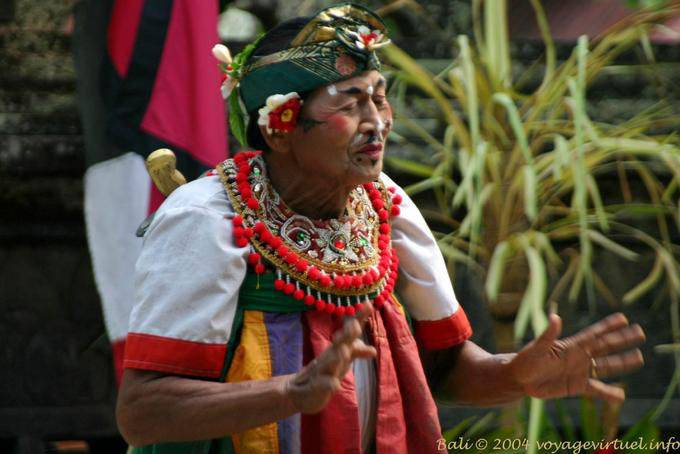 Stregati dalla strega, Balinese danza Kriss - Bali