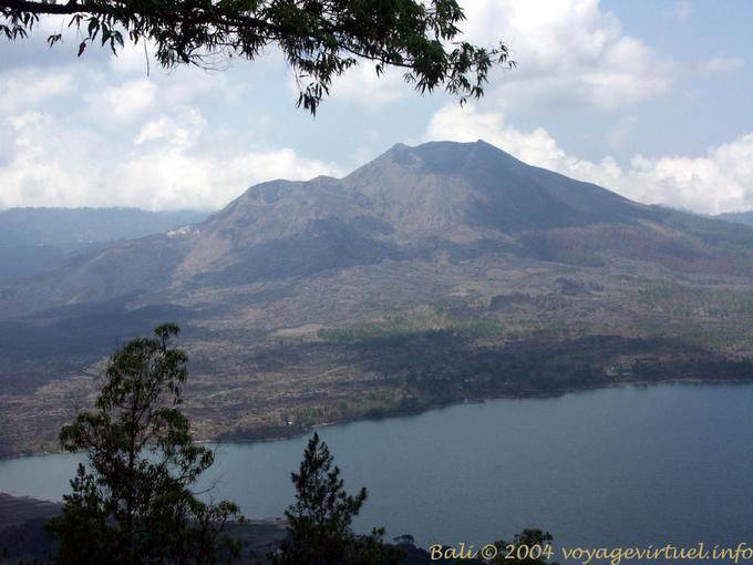 Vista sul lago e vulcano Batur - Bali