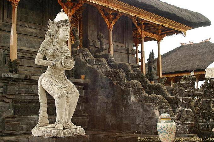 Ulun Danu Batur scultura luminosa Batur - Bali