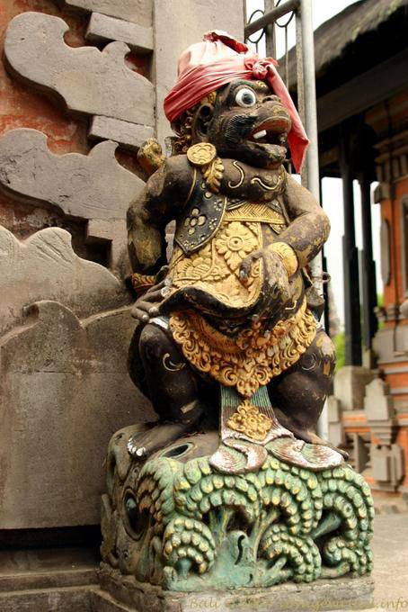 Statua Colorful, Pura Ulun Danu Batur - Bali