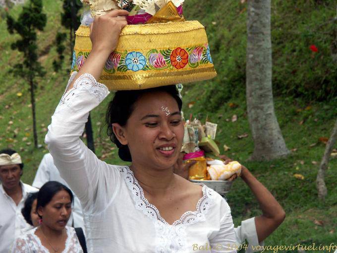 Sfilata di offerte, Pura Besakih - Bali