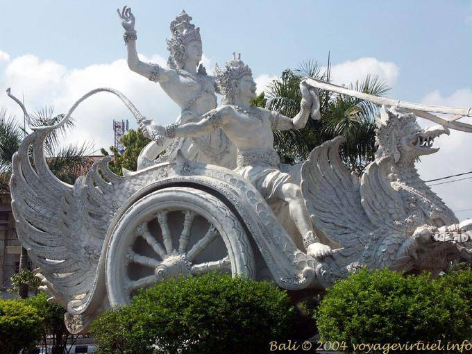 Gianyar carro degli dei - Bali