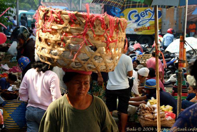 Cesto intrecciato in mercato Gianyar - Bali