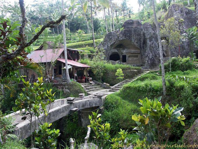 Lungo le scale che portano al tempio Gunung Kawi - Bali